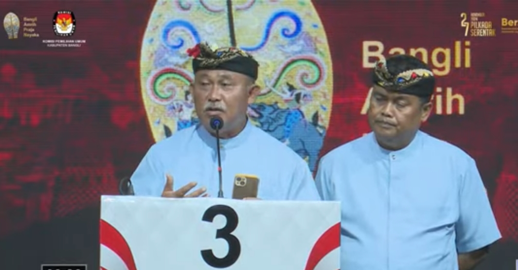 Paslon Bupati Bangli dan Wakil Bupati Bangli Ida Bagus Gde Giri Putra dan I Made Subrata dalam debat terbuka, Kamis (24/10/2024).