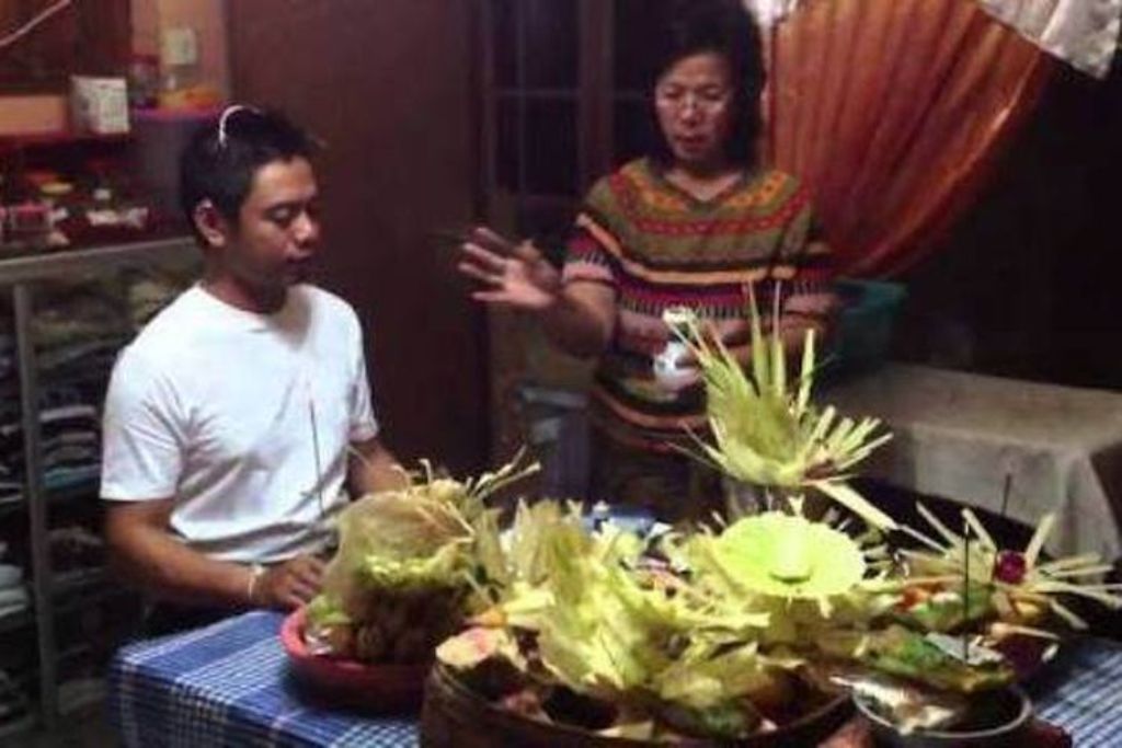 Otonan bagi umat Hindu Bali