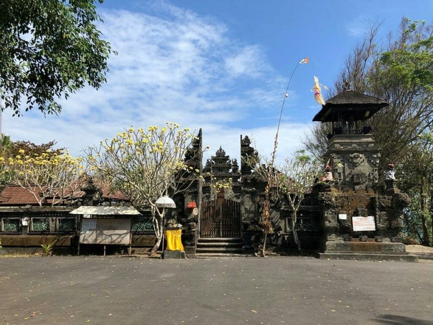 PURA : Pura Luhur Dang Kahyangan Srijong, di Desa Antap, Kecamatan Selemadeg, Kabupaten Tabanan. Sejarahnya bermula dari kejadian ini.