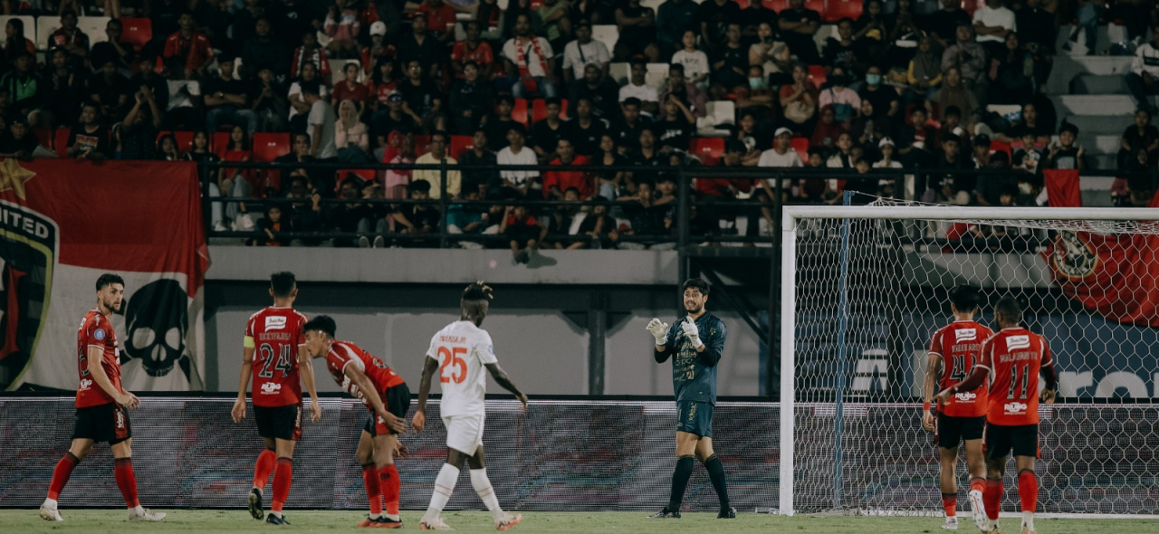 Adilson Maringa saat mengawal gawang Bali United melawan Persis Solo di pekan ke-9 Liga 1 2024/2025.