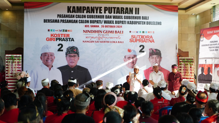 Simakrama Cagub Bali nomor 2 Wayan Koster (Koster-Giri) disambut antusias ribuan warga Desa Sangsit Kecamatan Sawan Buleleng, Jumat (25/10)
