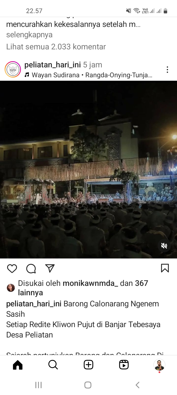 PENTAS : Pementasan Barong dan Calonarang di Banjar Tebesaya, Peliatan, Ubud, Rabu (30/10) malam.