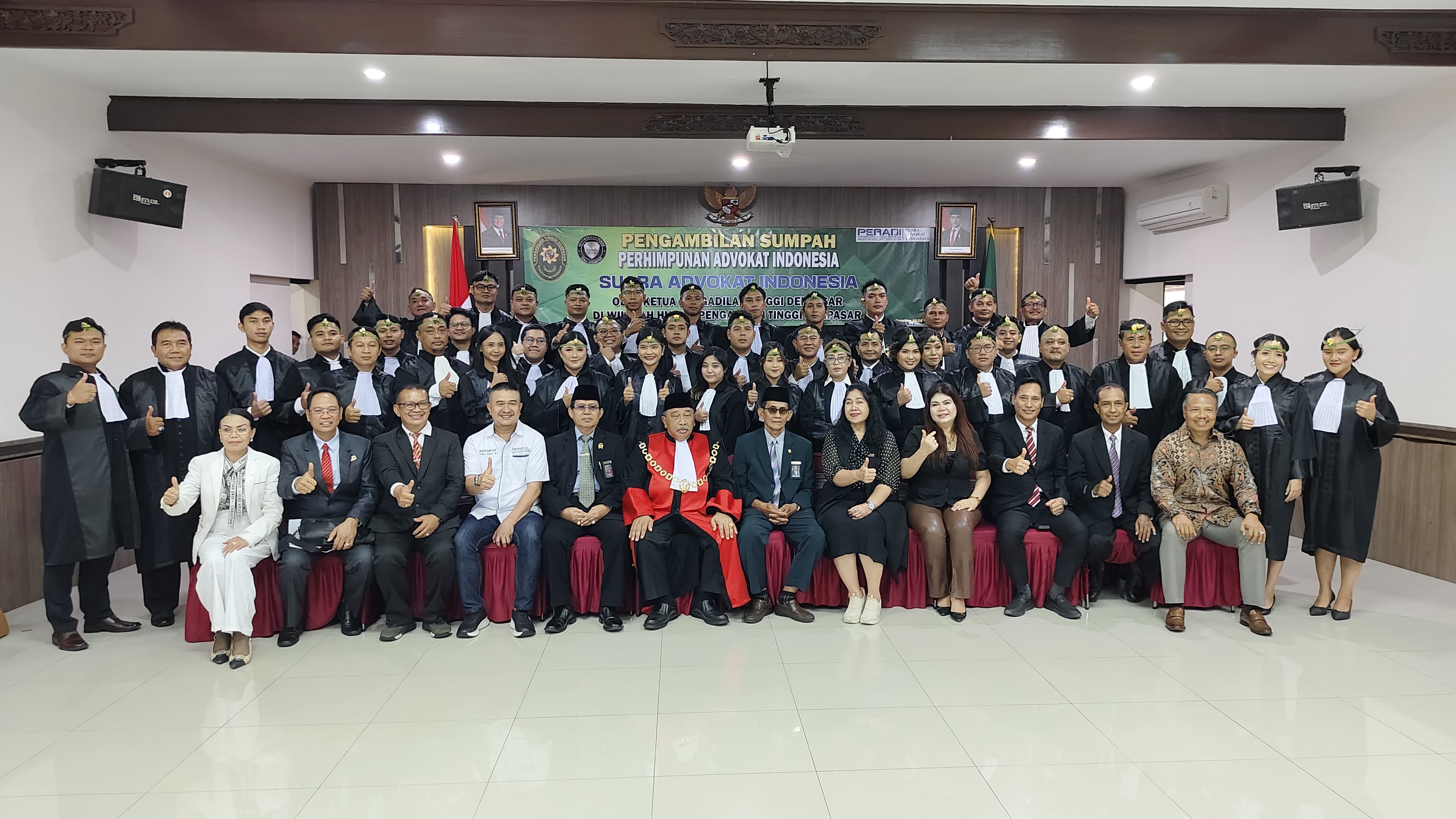 Pengangkatan dan Pengambilan Sumpah 42 Calon Advokat menjadi Advokat Peradi SAI Denpasar. (Bali Express/Istimewa)