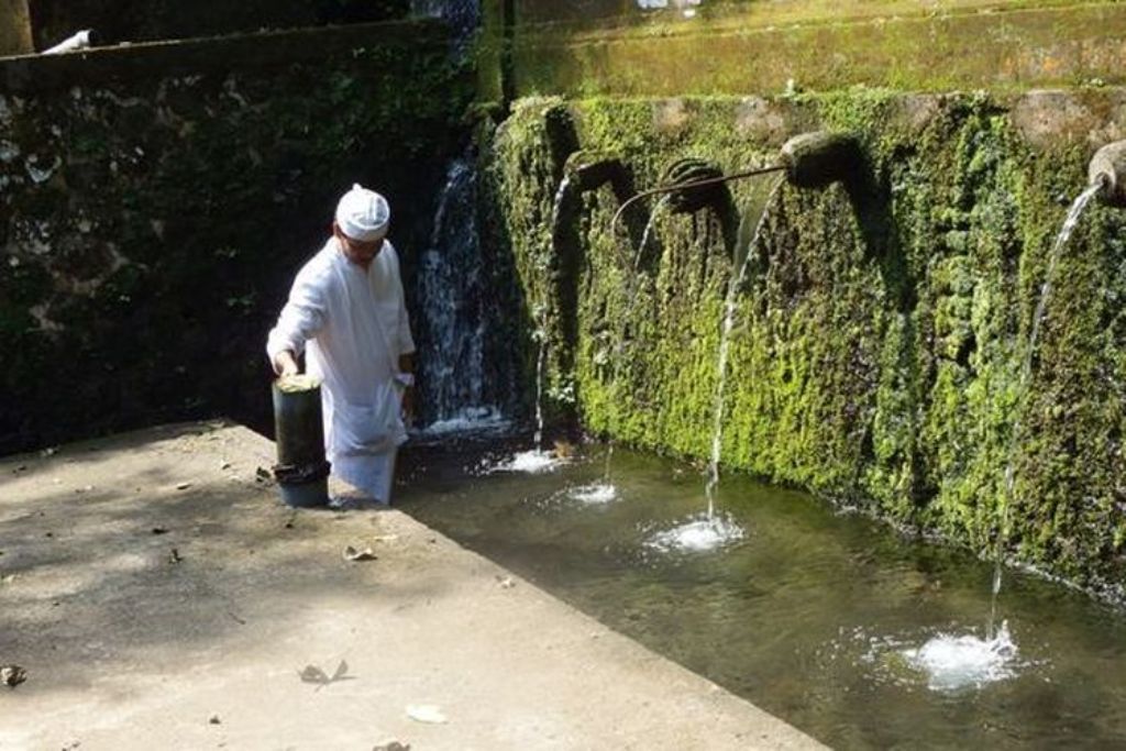 Pura dan Patirtan Telaga Dhwaja di Tegallalang, Ubud, Gianyar