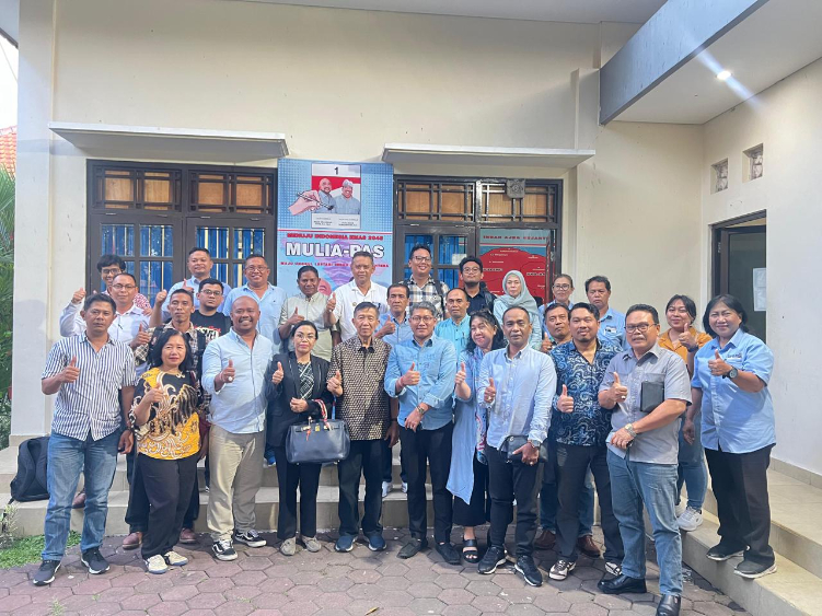 JUNJUNG: Pertemuan dengan mantan Gubernur Bali Made Mangku Pastika di Sekar Tunjung Centre, Denpasar, Jumat (1/11/2024)