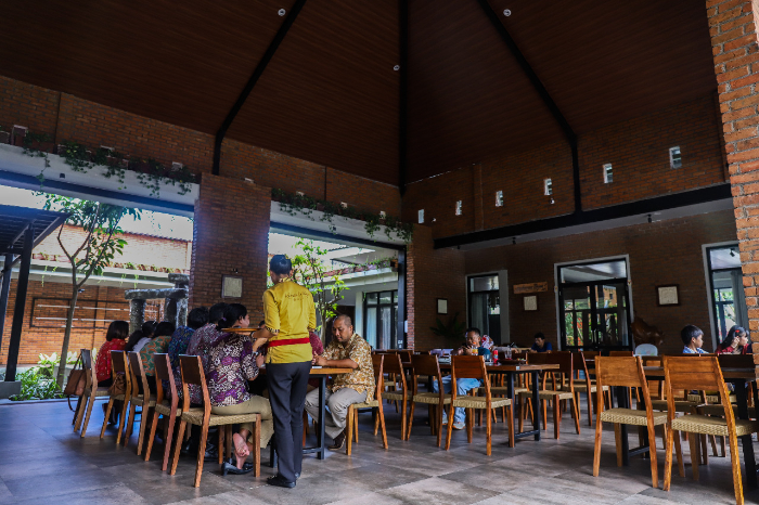 Kurnia Seafood, Salah satu Destinasi Kuliner di Dekat Tanah Lot Dengan pilihan Seafood segar.