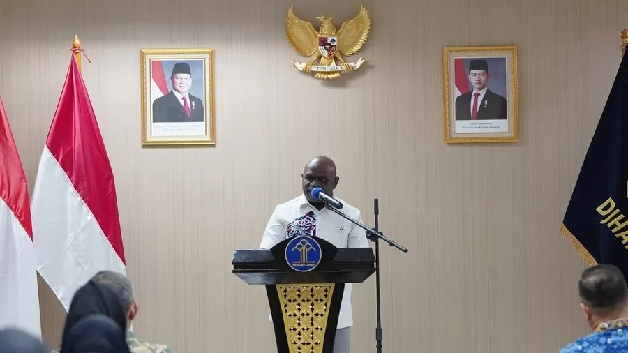 Menteri HAM Natalius Pigai awali karier dari tukang parkir
