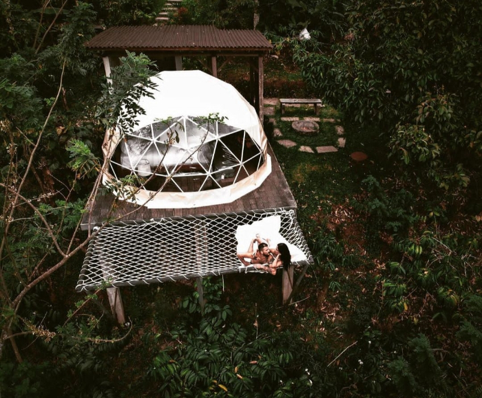 Glamping, ternyata bisa menjadi terapi bagi penderita gangguan Kesehatan mental.