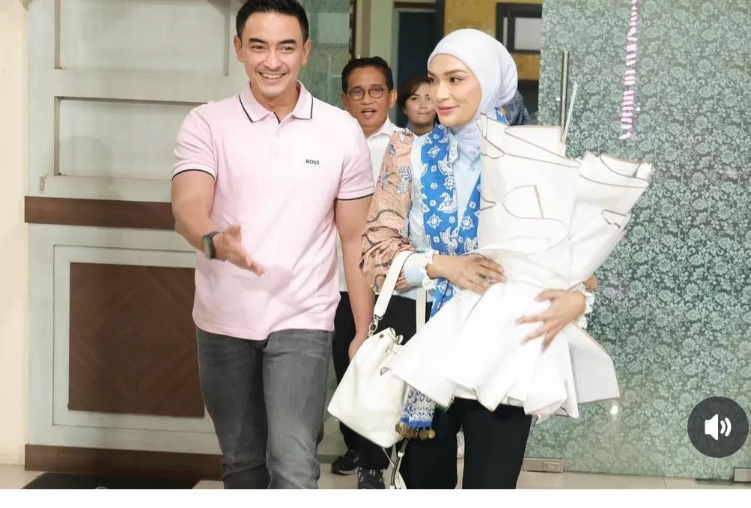 Hubungan antara Zumi Zola dan Putri Zulkifli Hasan kian mesra