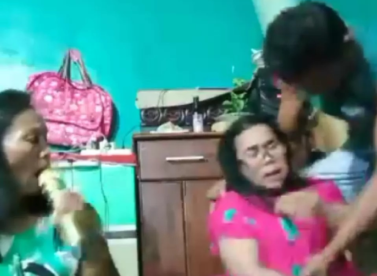 Beredar video detik-detik suami tikam istri saat live facebook