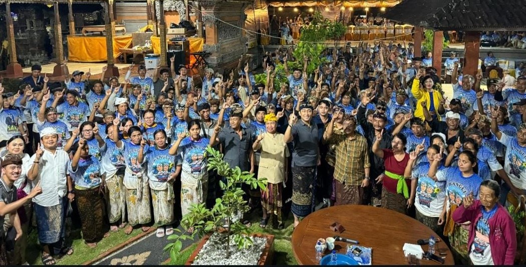 Paslon Bupati Bangli Raden Cahyo Adhi Nugroho Martosubroto- I Gusti Made Winuntara kampanye di Desa Demulih, Kecamatan Susut, Bangli Jumat (1/11/2024).