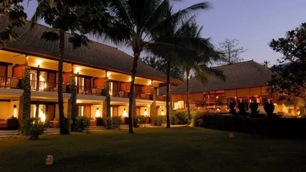 MEWAH: Hotel Spa Village Resort saat masih aktif beroperasi. Hotel itu merupakan salah satu hotel bintang empat di Buleleng. (RadarBuleleng.id)