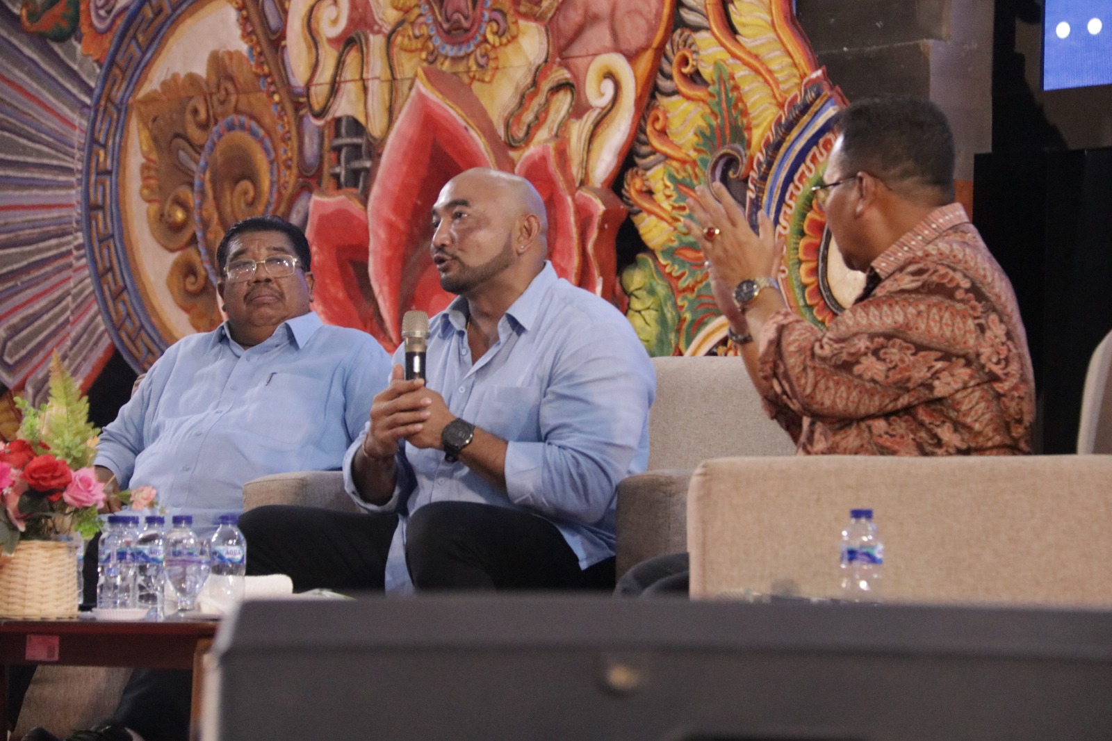 Made Mulyawan Arya alias De Gadjah, calon Gubernur Bali dari KIM Plus saat memaparkan strategi penanggulangan kemacetan lalu lintas di Bali.