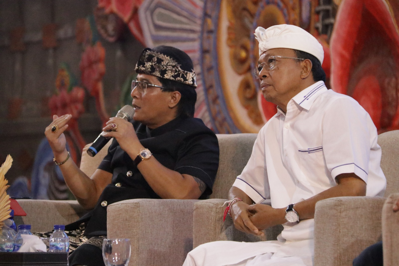 Pasangan calon Gubernur Bali dan wakil Gubernur Bali nomor urut 02, Wayan Koster dan Nyoman Giri Prasta.