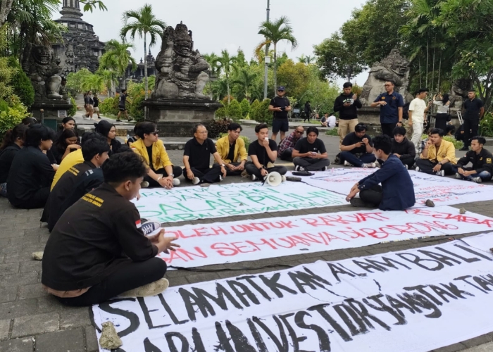 DISKUSI: Diskusi terkait berbagai isu tentang permasalahan dihadapi Bali yang digelar Aliansi Badan Eksekutif Mahasiswa (BEM) Se-Bali Dewata Dwipa, pada Minggu (10/11)