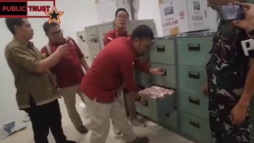 Penggerebekan ruangan stafsus Menkominfo