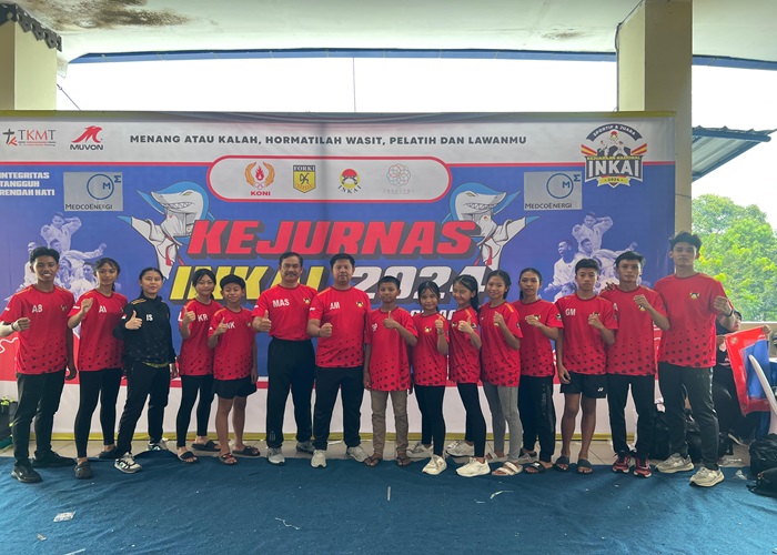PRESTASI : Atlet Karate Inkai Klungkung usai berlaga di Jakarta.