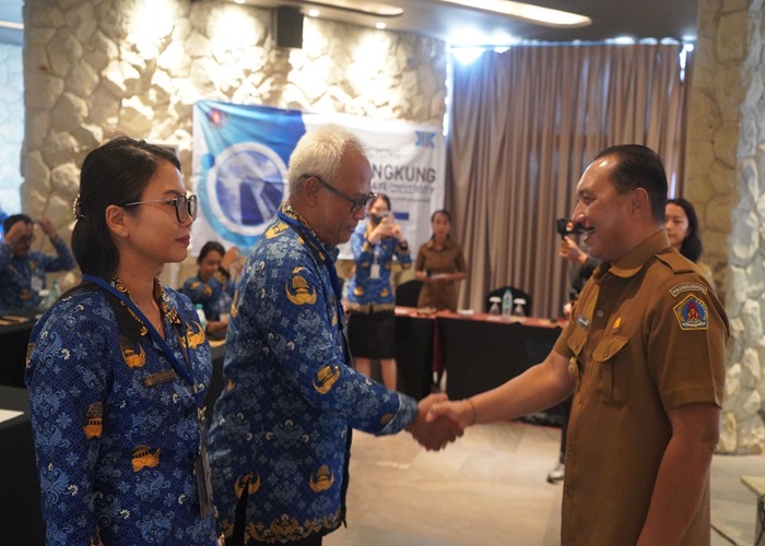 DIBUKA : Penjabat (Pj) Bupati Klungkung, I Nyoman Jendrika membuka Kegiatan Bimbingan Teknis Penguatan Pengelolaan Keuangan Daerah.