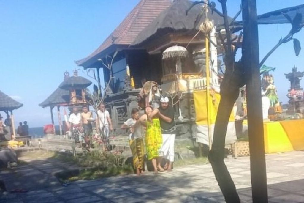 Pura Campuhan Windhu Segara, pura yang baru-baru ini menjadi perbincangan hangat, berdiri di tepi Pantai Padang Galak, Sanur, Denpasar, Bali.