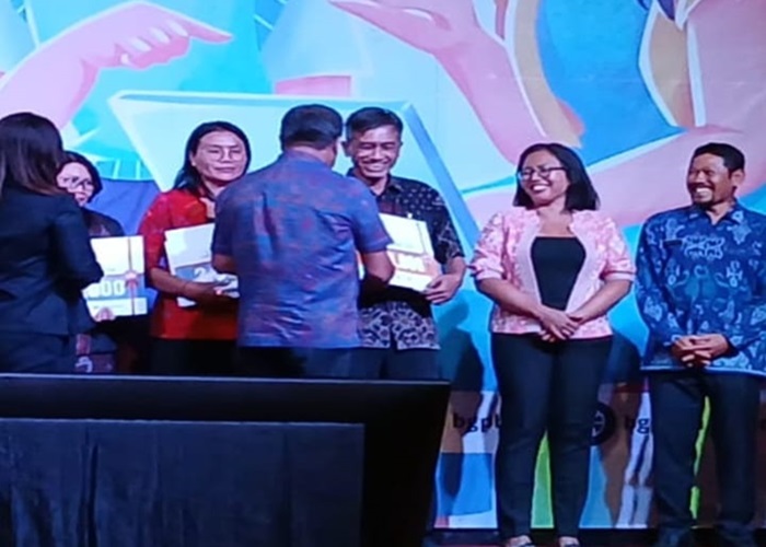 Putu Arnawa, guru dari SMK Negeri 1 Klungkung, berhasil meraih Juara 1 dalam kategori Guru Dedikatif di ajang Jambore GTK Hebat Provinsi Bali 2024.