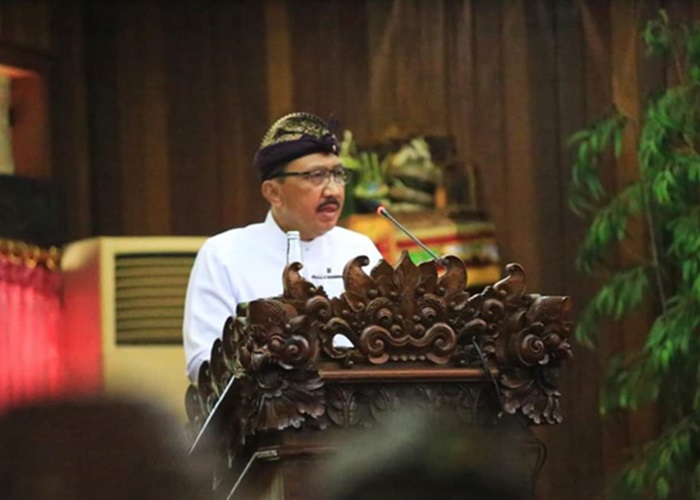Pj Bupati Klungkung I Nyoman Jendrika saat menghadiri Rapat Paripurna DPRD Klungkung.