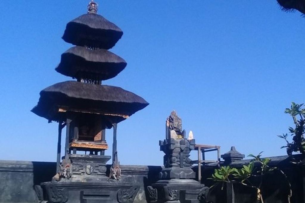 Pura Dalem Segara Taman Ayung di tepi Pantai Padanggalak, Kesiman, Denpasar