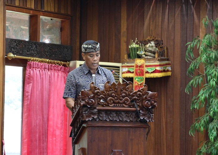 Anggota DPRD Klungkung Fraksi Gerindra I Wayan Suarta saat membacakan PU Fraksi Gerindra.