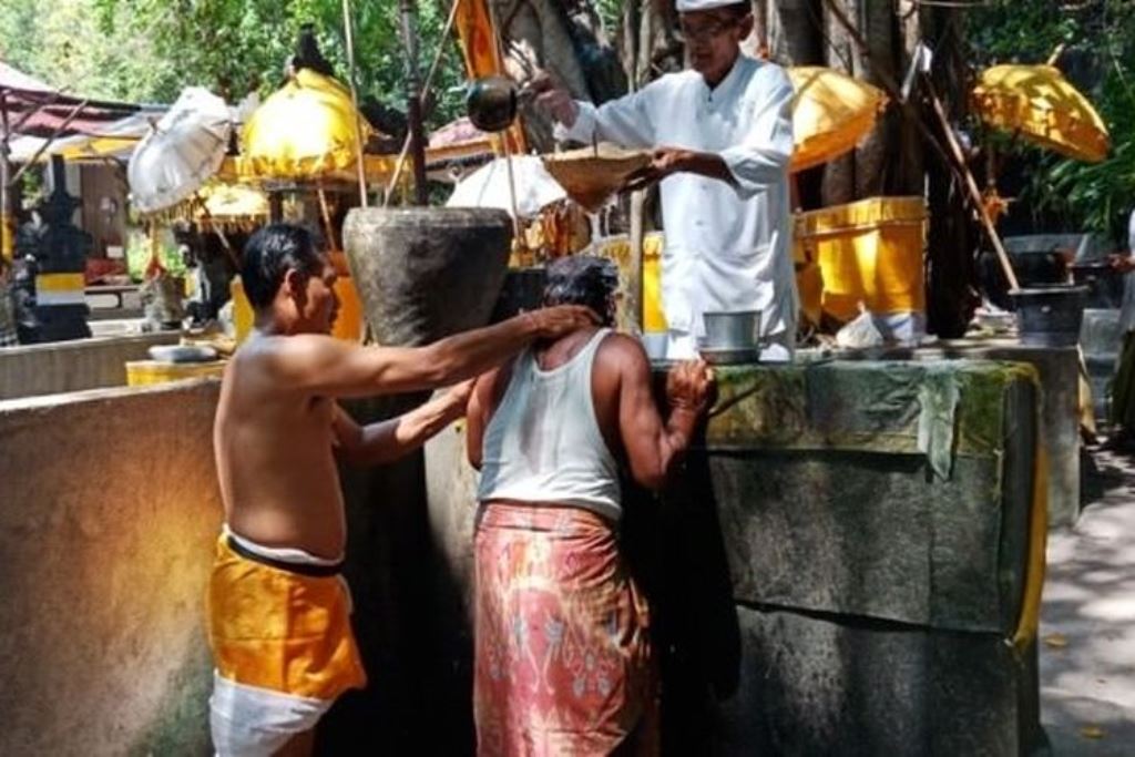 Tempat melukat di Pura Sakti, Buleleng, Bali.