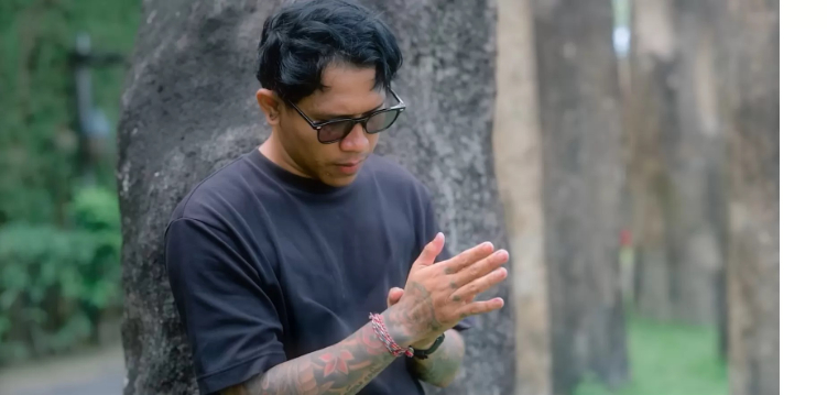 Pompi Sugiartana penyanyi pendatang baru dari Buleleng