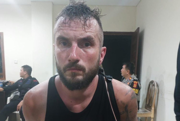 Bokszanski, 37, diringkus dan dijadikan tersangka di Polsek Kuta Selatan.