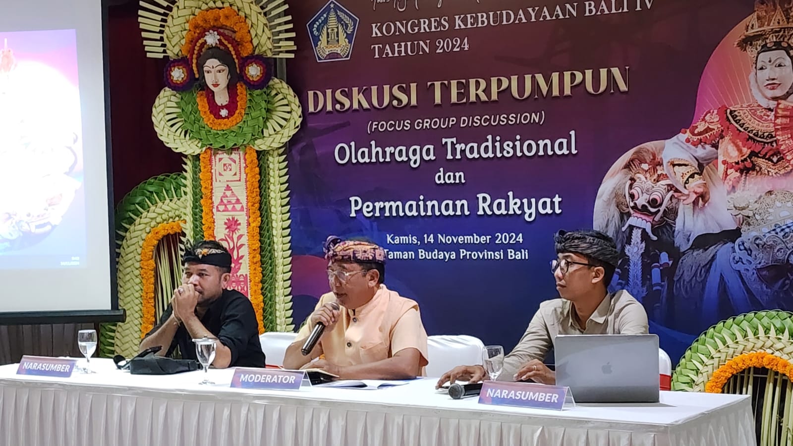 Diskusi Terpumpun, Focus Group Discussion (FGD) dengan Topik &ldquo;Olah Raga Tradisional dan Permainan Rakyat&rdquo; di Ruang Sarasehan, UPTD. Taman Budaya Provinsi Bali, Kamis (14/11).