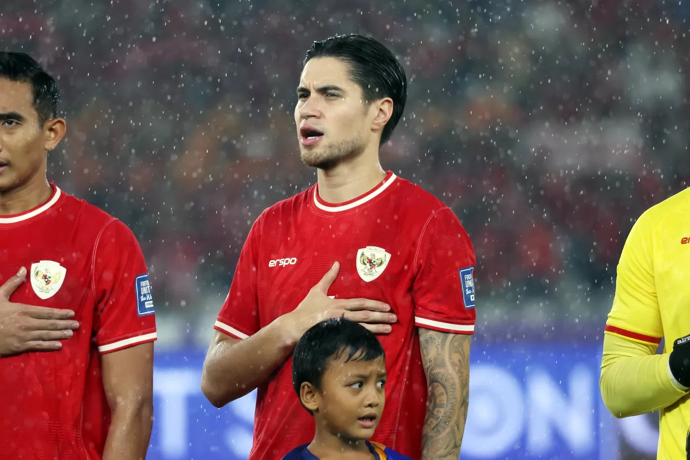 Pemain Timnas Sepak Bola Indonesia Kevin Diks dalam laga Grup C Babak Ketiga Kualifikasi Piala Dunia 2026 di Stadion Utama Gelora Bung Karno (SUGBK), Senayan, Jakarta, Jumat (15/11/2024).