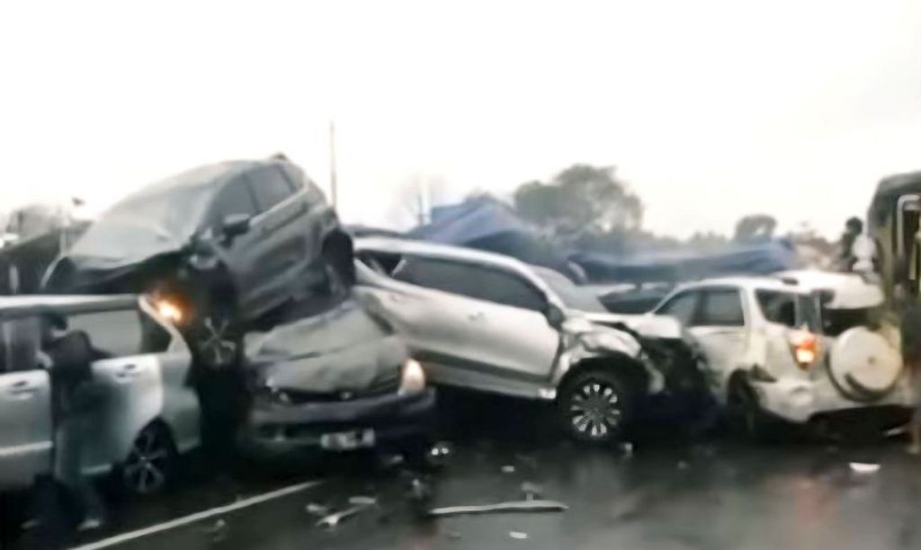 Tangkapan layar - Kecelakaan beruntun di Tol Cipularang Kilometer 92, Kabupaten Purwakarta, Jawa Barat, Senin (11/11/2024). ANTARA/Handout/pri. (ANTARA/Handout)