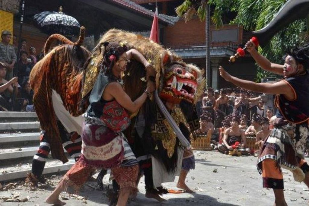 Tradisi Ngelawang bagi umat Hindu Bali
