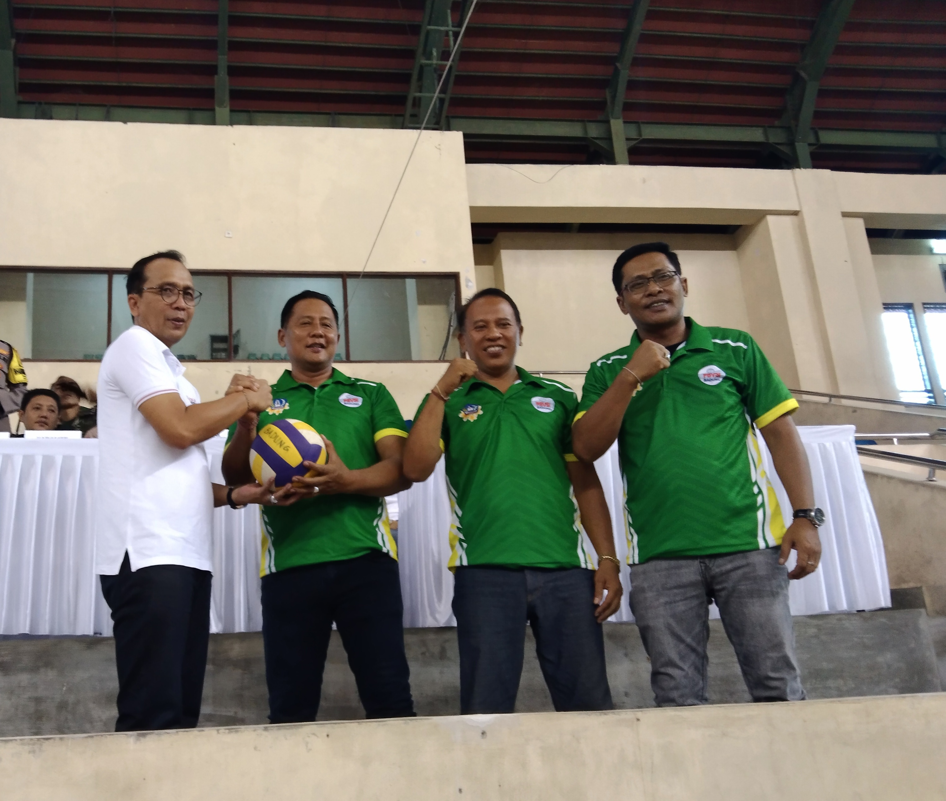Turnamen Bola Voli Mangupura Cup 2024 resmi dibuka pada Minggu 17 November 2024 di GOR Dati II, Badung.