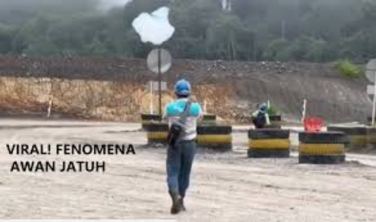 Masyarakat dihebohkan dengan fenomena awan Kinton yang turun di wilayah Kalimantan