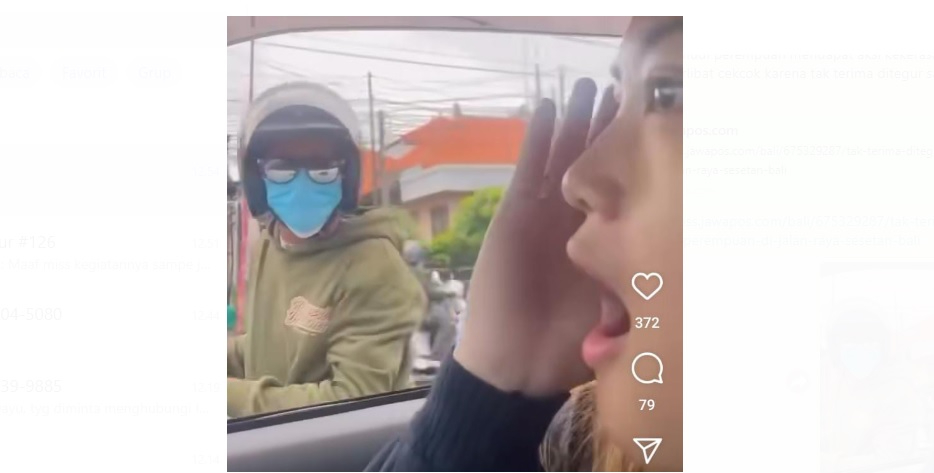 Pemotor Pukul Perempuan di Jalan Raya Sesetan Bali