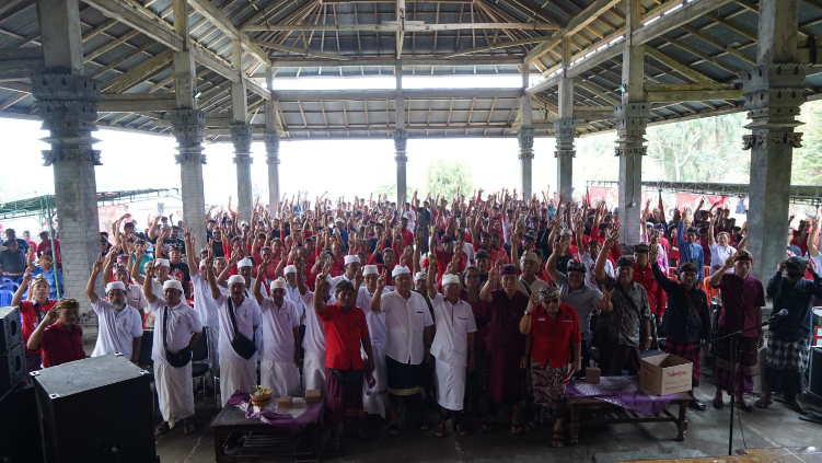 Warga Desa Galungan Kecamatan Sawan Antusias mengikuti simakrama bersama Cagub Bali nomor 2 Wayan Koster dan Paslon Bupati dan Wakil Bupati Buleleng Nyoman Sutjidra dan Gede Supriatna.