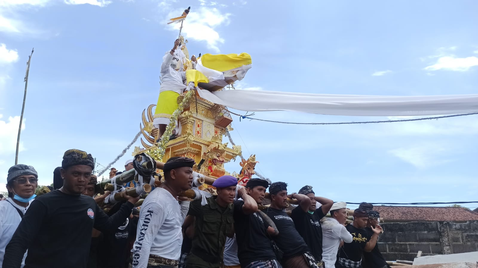Prosesi NGaben di Desa Banjar, Buleleng