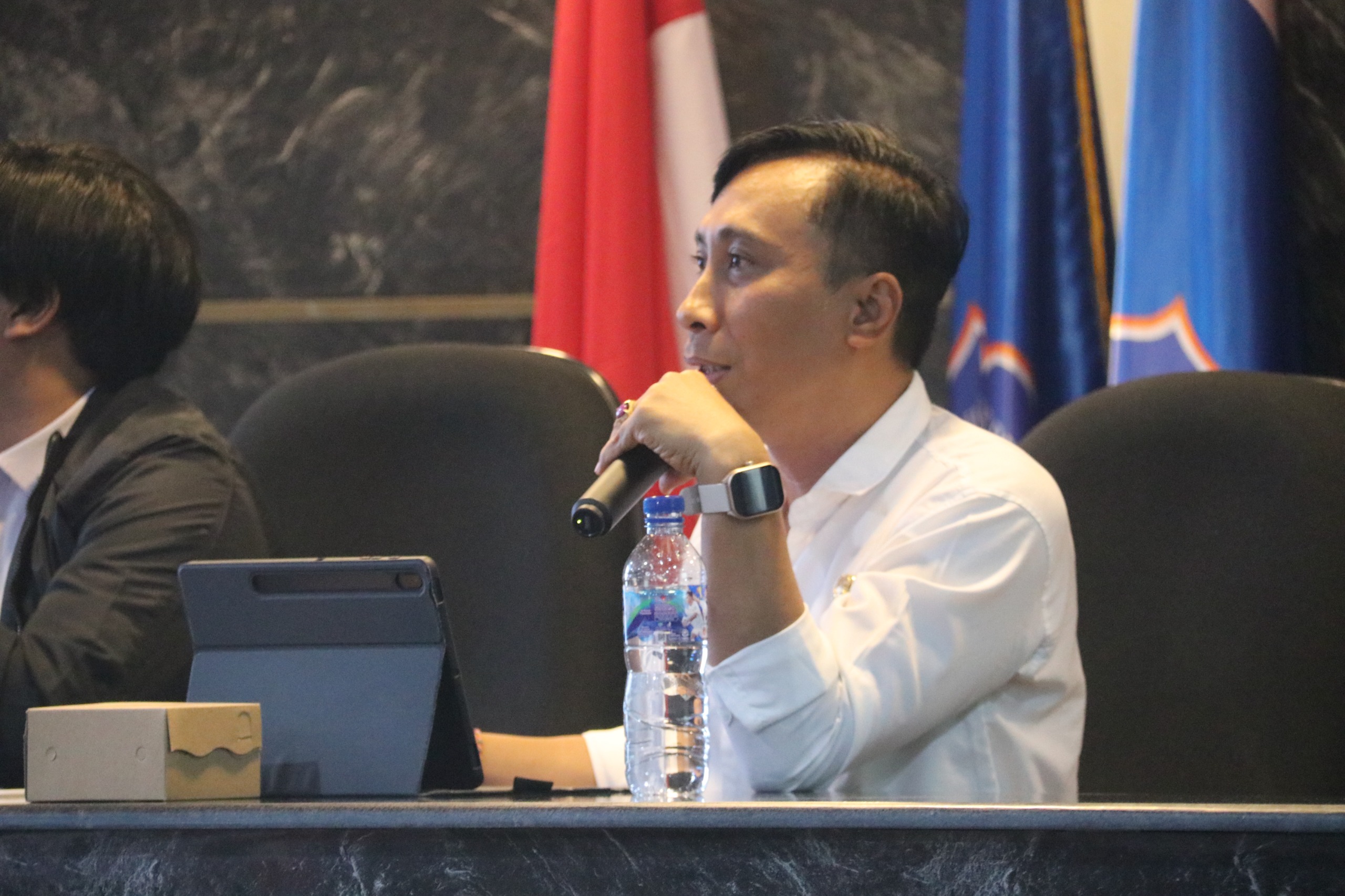 Kepala Dinas Pengendalian Penduduk, Keluarga Berencana, Pemberdayaan Perempuan, dan  Perlindungan Anak (P2KBP3A) Kabupaten Buleleng, I Nyoman Riang Pustaka, dalam Forum Group Discussion di Undiksha