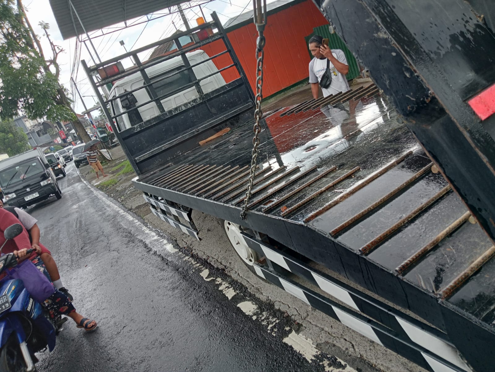 Truk yang mengalami kecalakaan di Baturiti, Bali.
