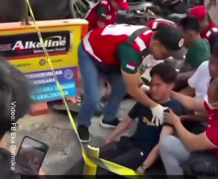Seorang penonton tertabrak pembalap saat Latihan road race di Negara Bali