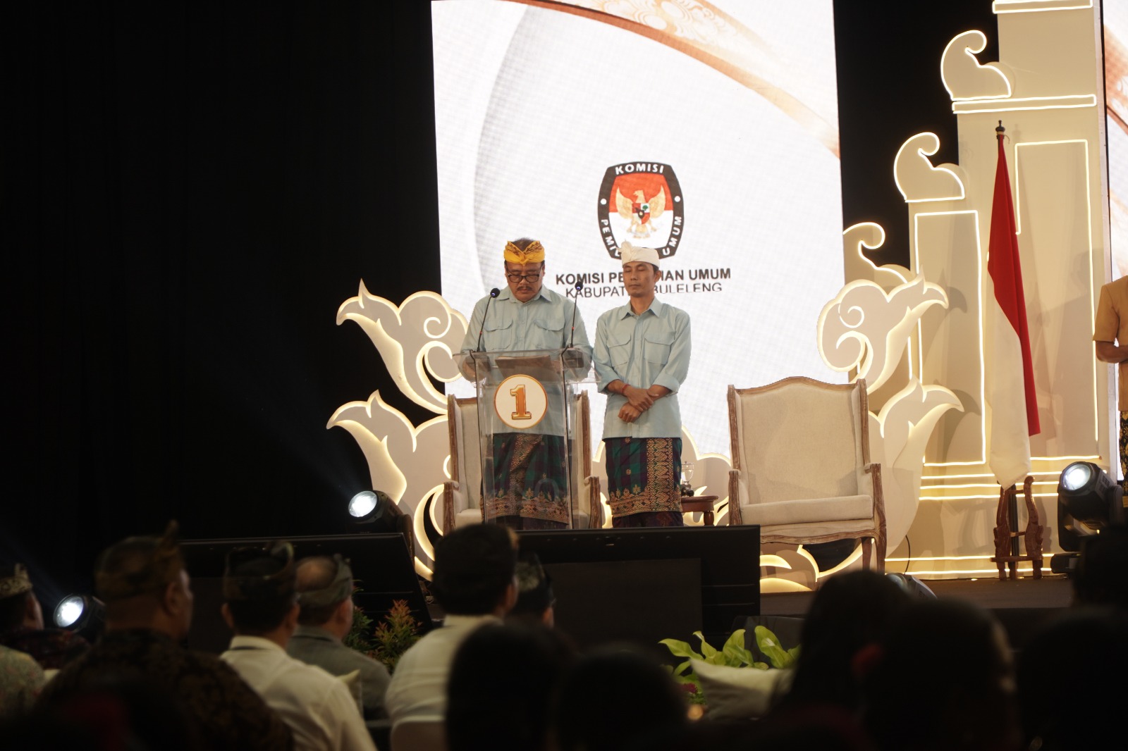 Sugawa-Suardana saat memberikan jawaban pada Debat Ketiga Pilkada Serentak 2024 di Buleleng.
