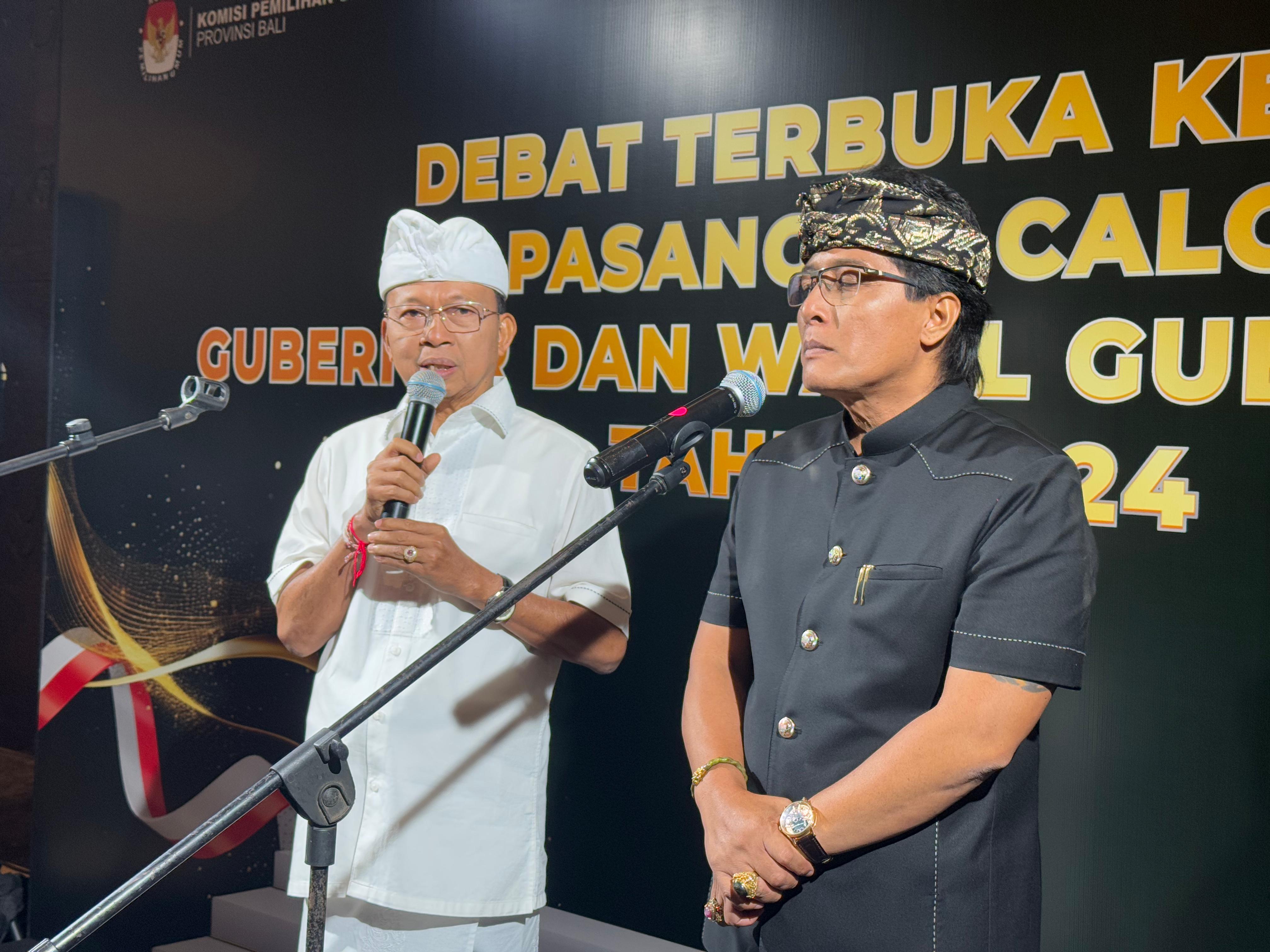 KAMPANYE AKBAR: Pasangan calon nomor urut 02, Wayan Koster dan I Nyoman Giri Prasta (Koster-Giri) dalam sesi wawancara doorstop usai debat ketiga Pilgub Bali, Rabu (20/11)