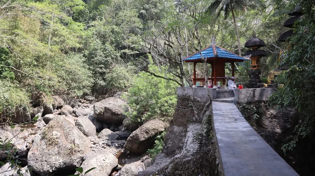 Pura Kahyangan Ulun Danu Pagubugan di kawasan Hutan Benel, Desa Berangbang, Jembrana