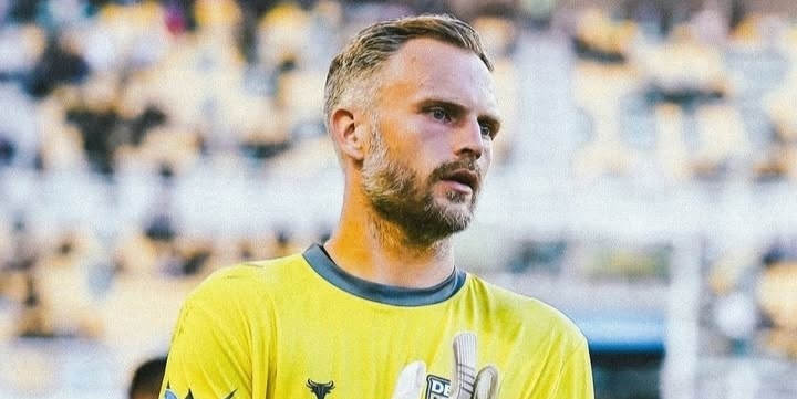 Penjaga gawang Dewa United, Sonny Stevens.