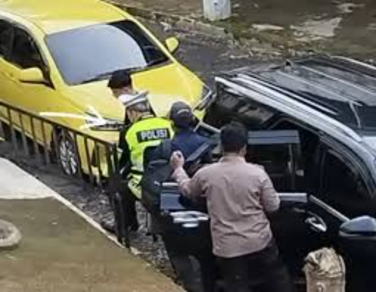 Beredar sebuah video penangkapan Calon gubernur Bengkulu gunakan seragam polantas