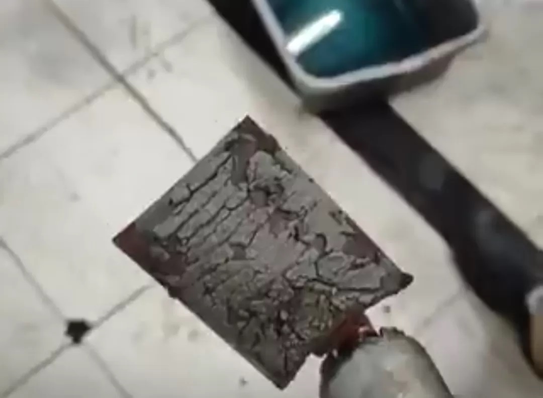 Viral di media sosial unggahan video yang menunjukkan kerusakan pada filter pompa bensin kendaraan bermotor baik mobil maupun sepeda motor karena memakai bahan bakar Pertamax. (Istimewa)