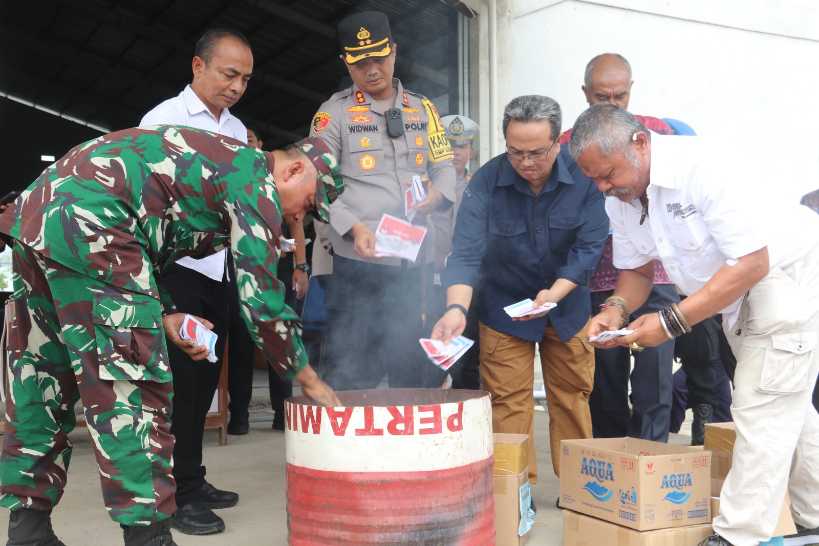 Pemusnahan surat suara rusak dan lebih dimusnahkan oleh KPU Kabupaten Buleleng.