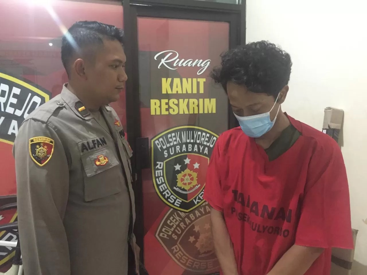 Tersangka RE, warga Manyar Sabrangan, Surabaya, diamankan Polsek Mulyorejo usai mencoba merudapaksa tetangganya sendiri. (IST)